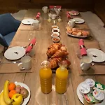 L'orchidee לינה וארוחת בוקר 4*